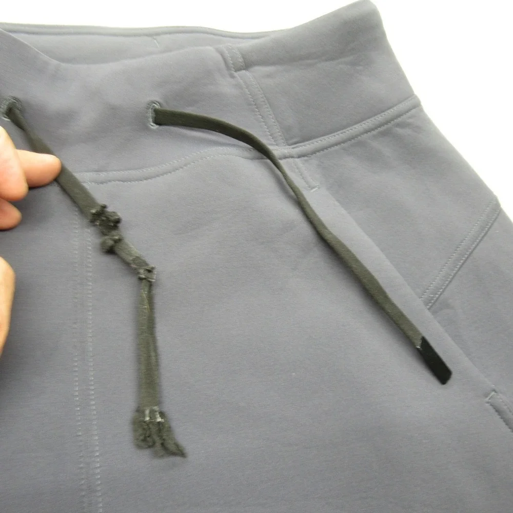 Lululemon Shorts Womens 2 Gray Drawstring Waist Stretch Pockets Athletic In-Form